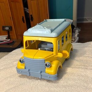 Vintage 1986 Calico Critters School Bus, aka the Maple Town/Sylvania Families…